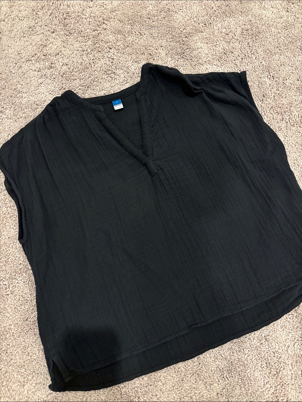 Old Navy Black V-Neck Sleeveless Women's Top - Gauze Feel Fabric